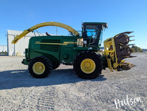 Photo of 2010 John Deere 7450