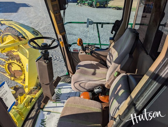 Photo of 2010 John Deere 7450