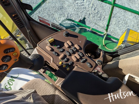 Photo of 2010 John Deere 7450