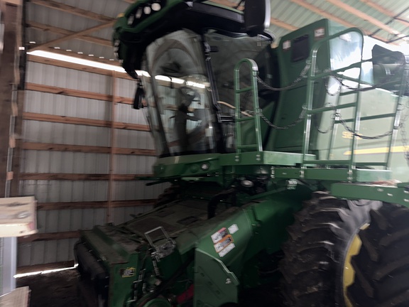 Photo of 2017 John Deere S670