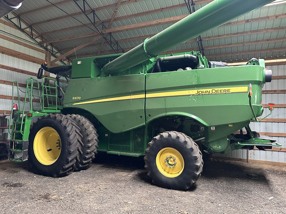 Photo of 2017 John Deere S670
