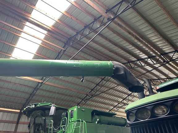 Photo of 2017 John Deere S670