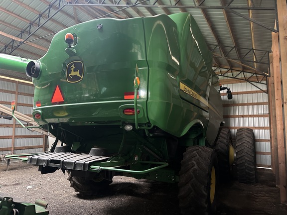 Photo of 2017 John Deere S670