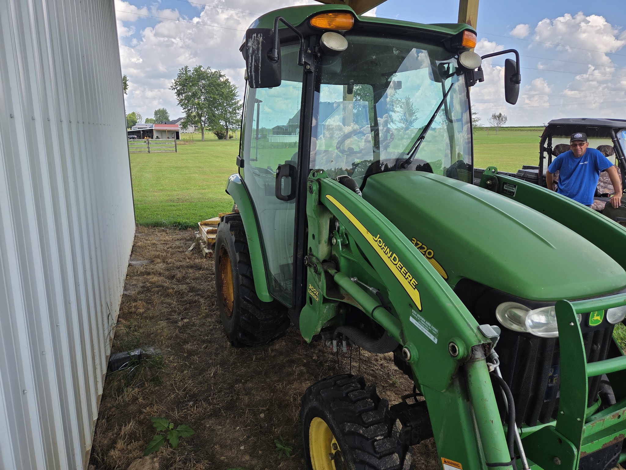 2009 John Deere 3720