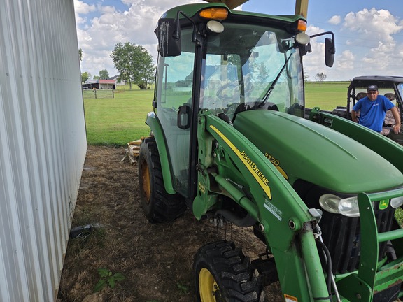 Photo of 2009 John Deere 3720