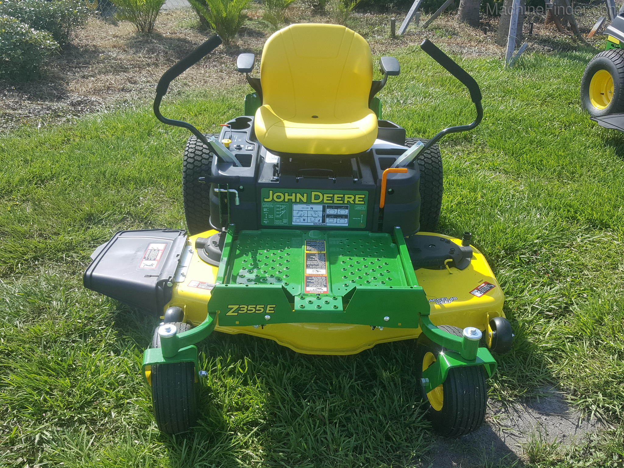 2020 John Deere Z355E Image 3