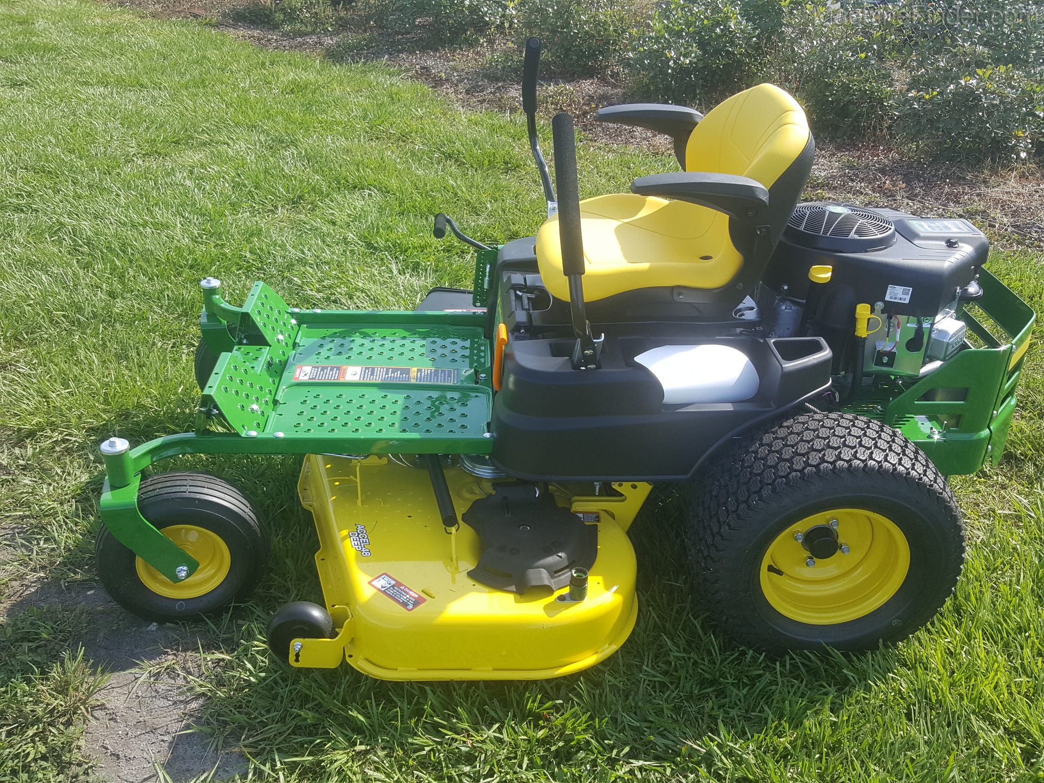 2020 John Deere Z355E Image 4