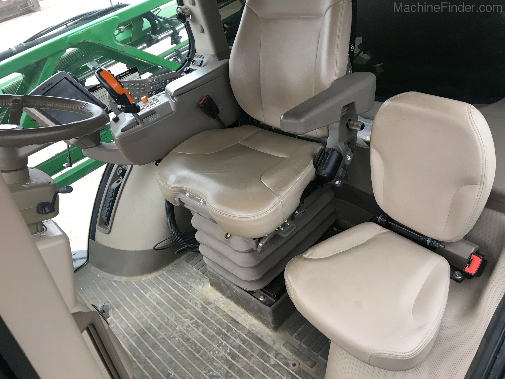 2016 John Deere R4038 Image 10