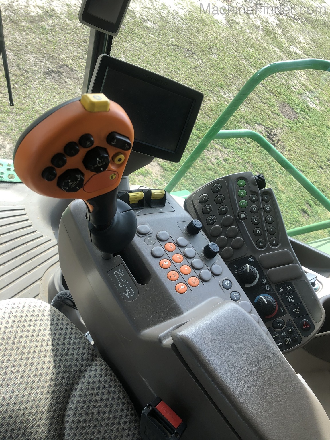 2013 John Deere S660 Image 7