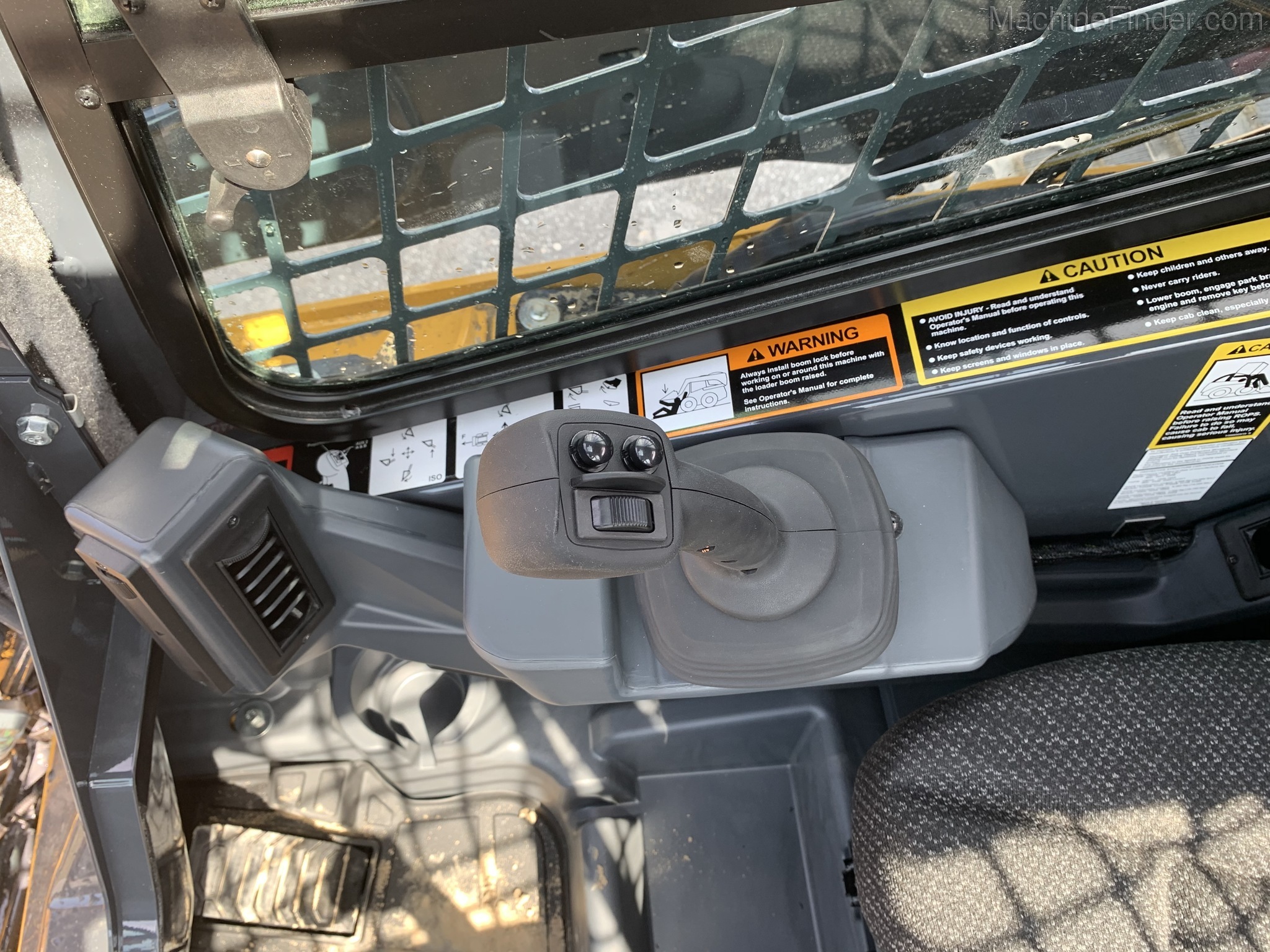 2020 John Deere 333G Image 6