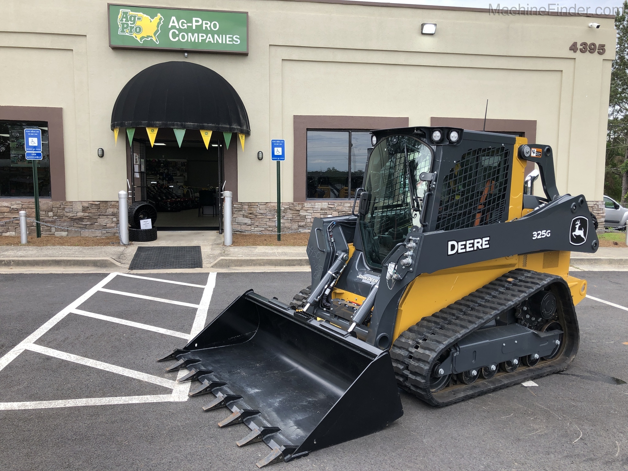 2020 John Deere 325G Image 1