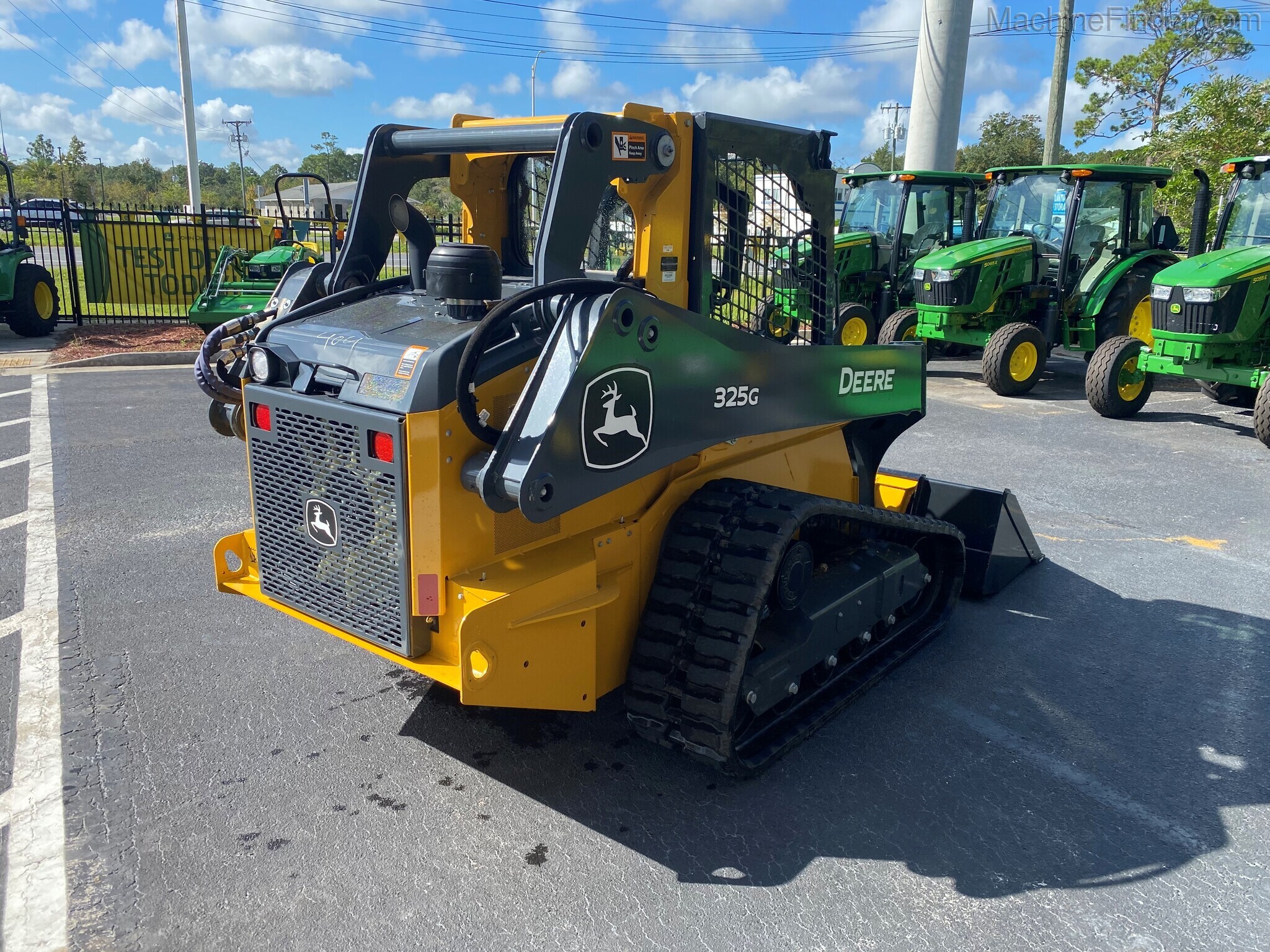 2020 John Deere 325G Image 3