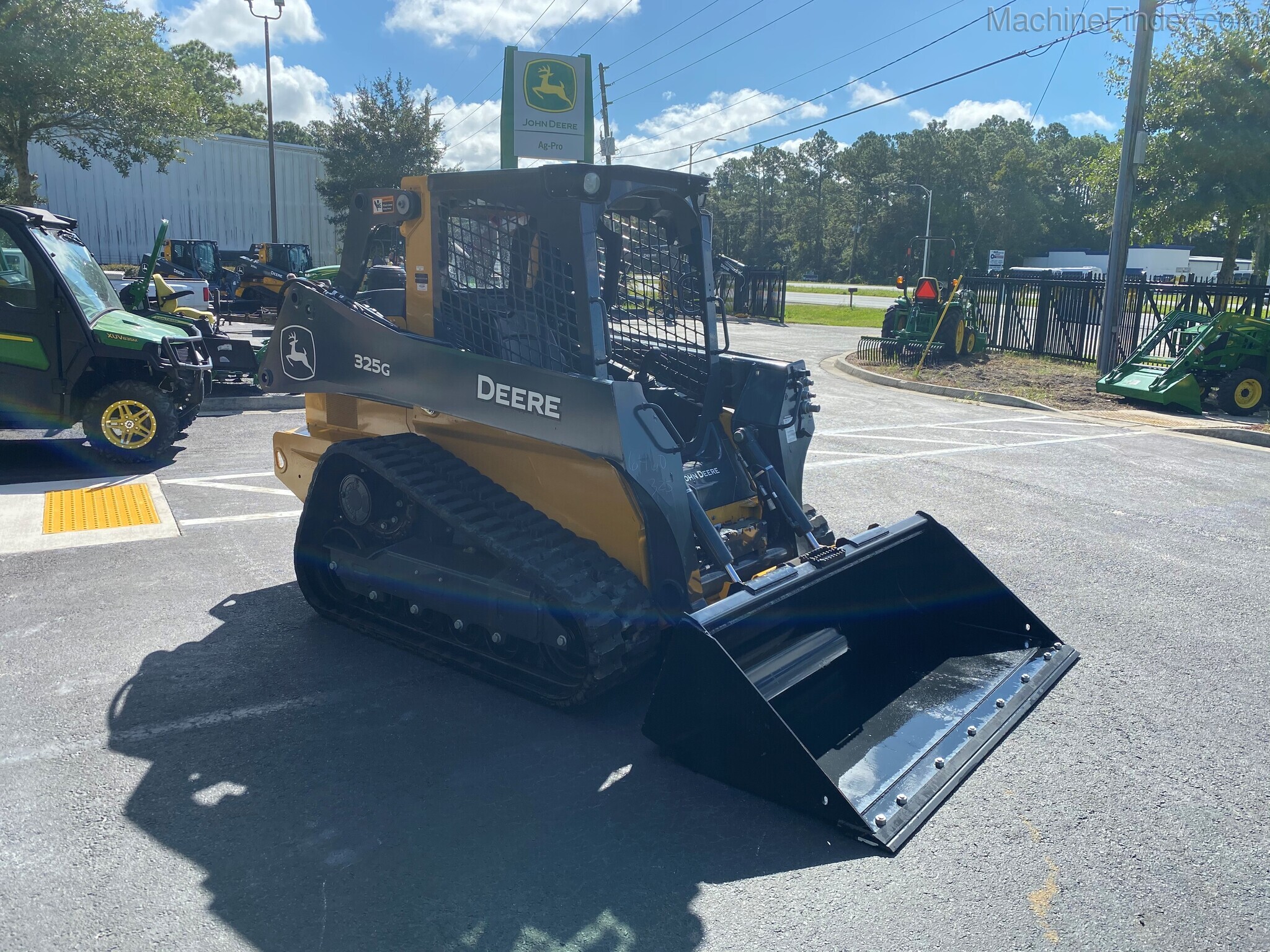 2020 John Deere 325G Image 6