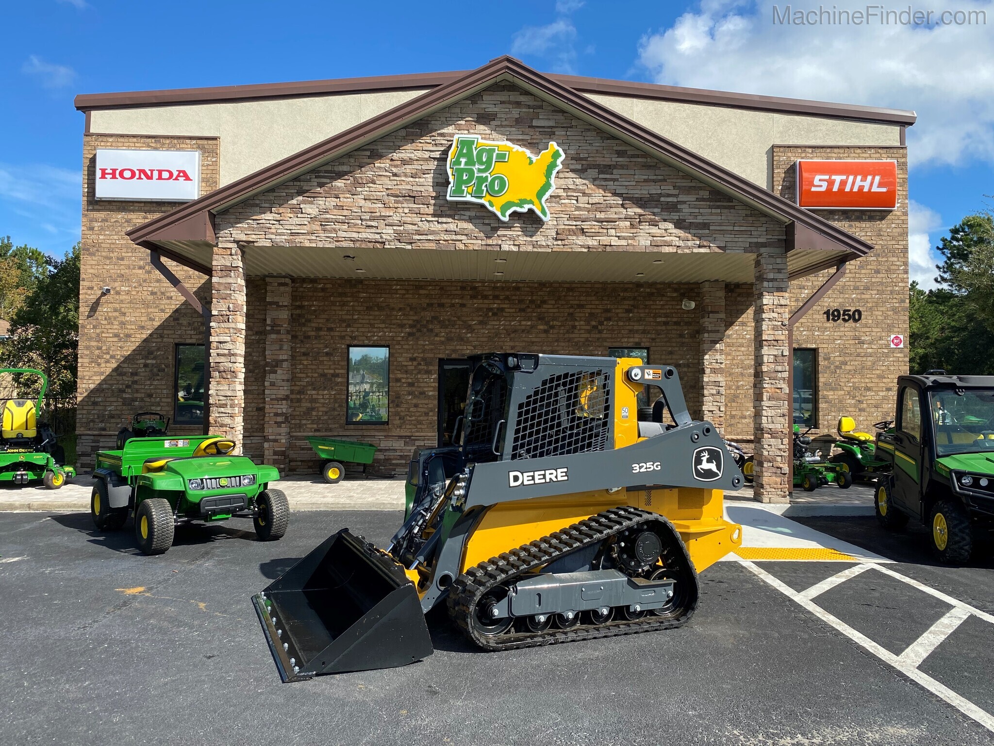 2020 John Deere 325G Image 1