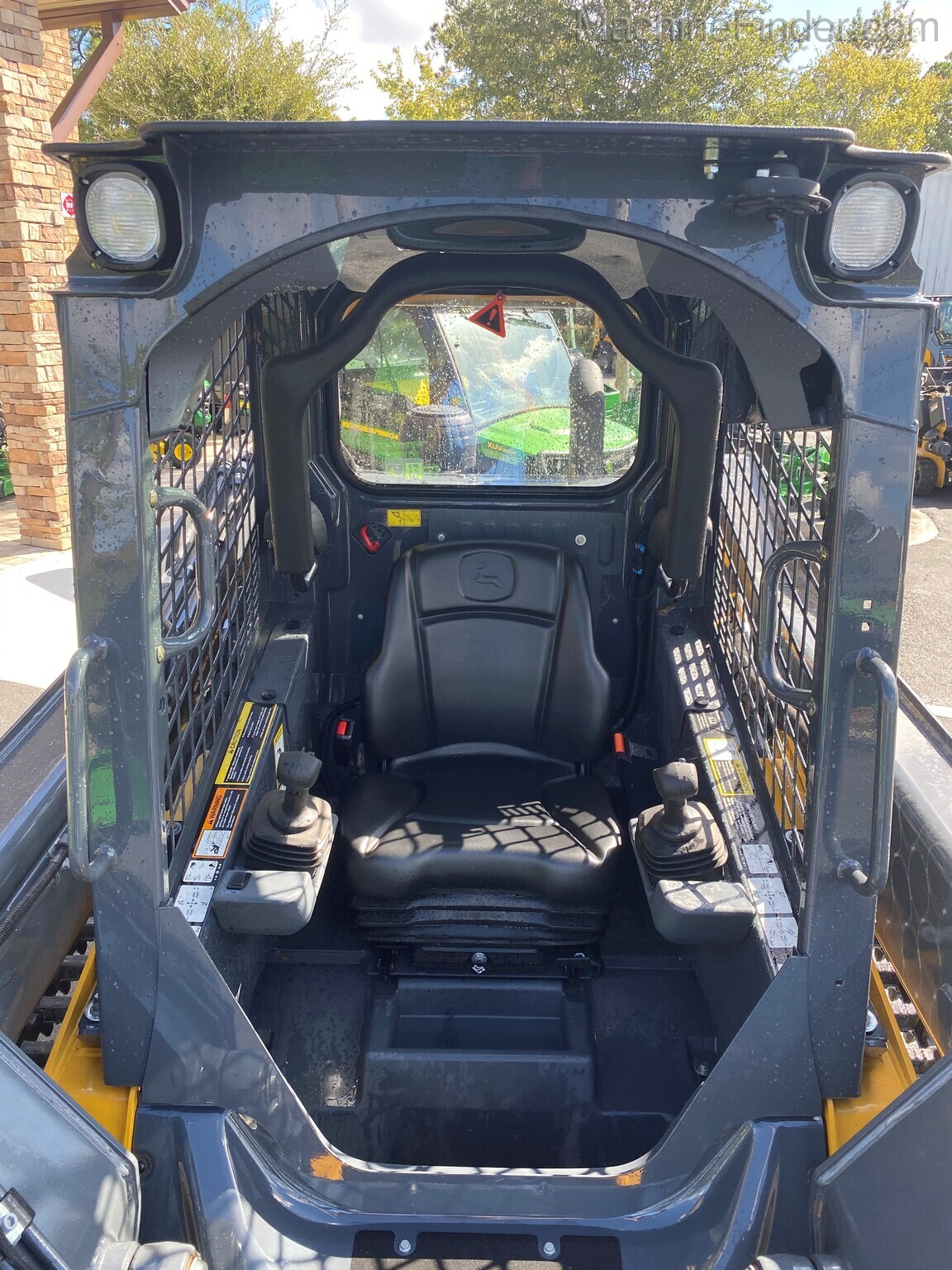 2020 John Deere 325G Image 4