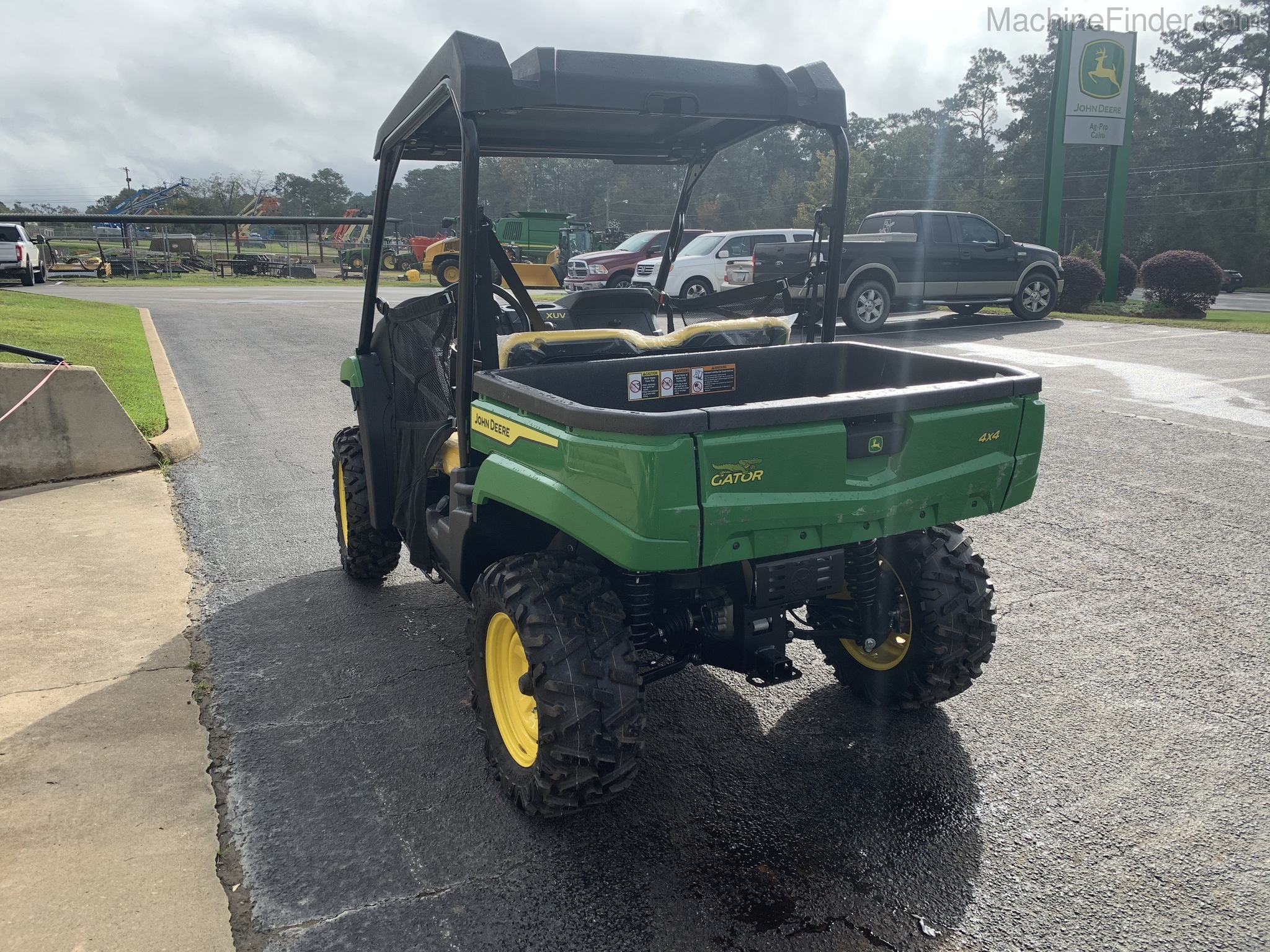 2021 John Deere XUV560E Image 6
