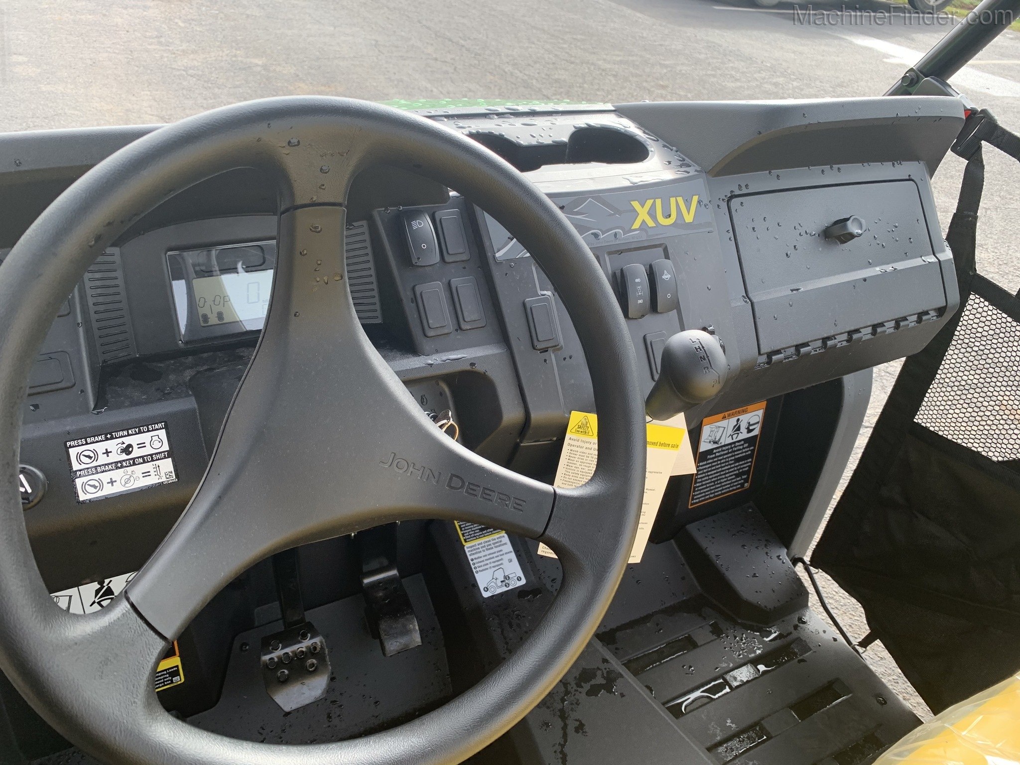 2021 John Deere XUV560E Image 11