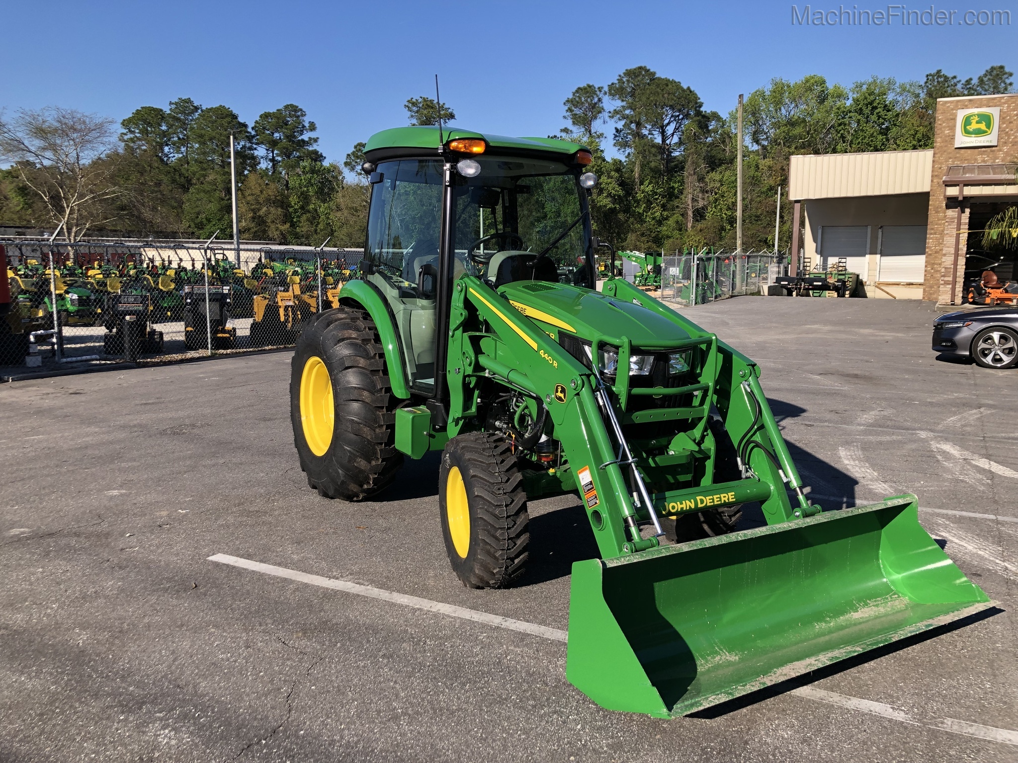 2020 John Deere 4066R Image 4