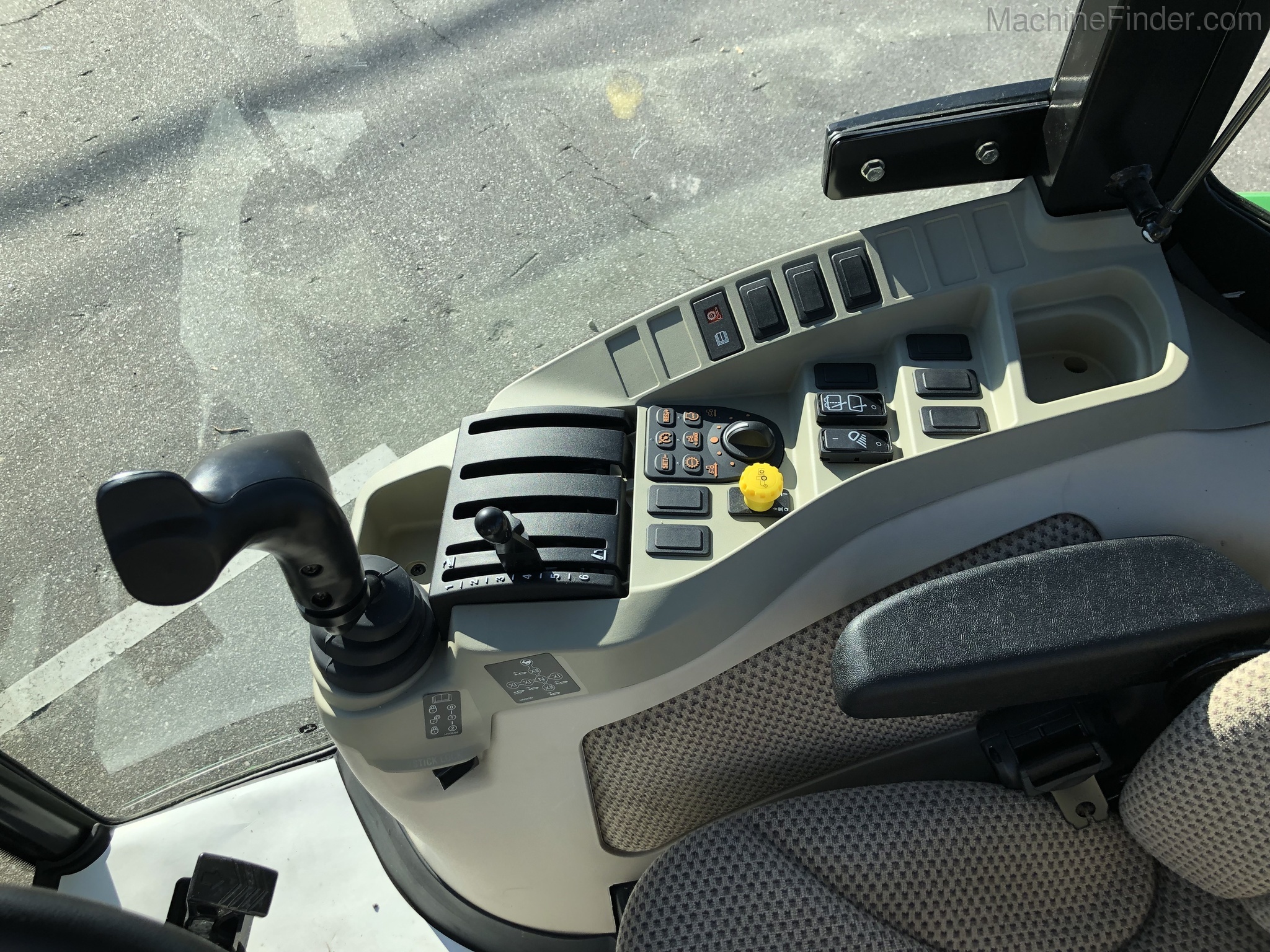 2020 John Deere 4066R Image 6