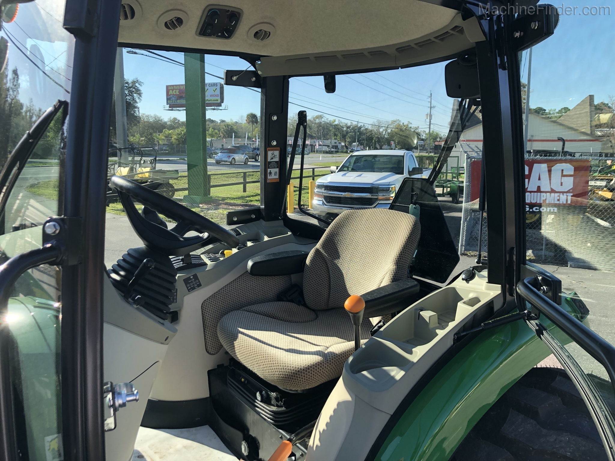 2020 John Deere 4066R Image 7