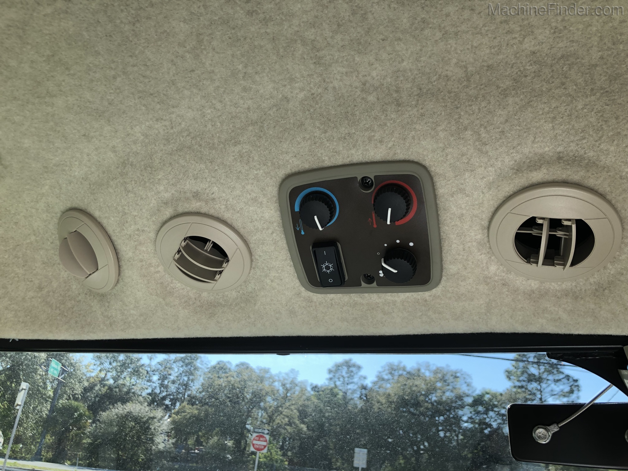 2020 John Deere 4066R Image 10