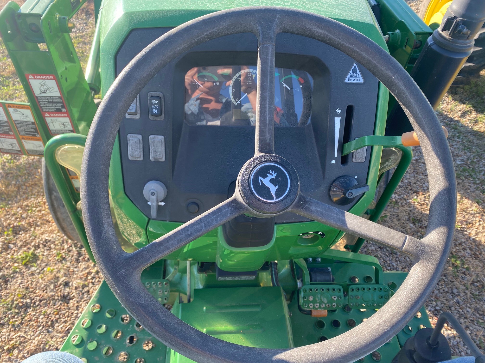 2015 John Deere 5055E Image 7