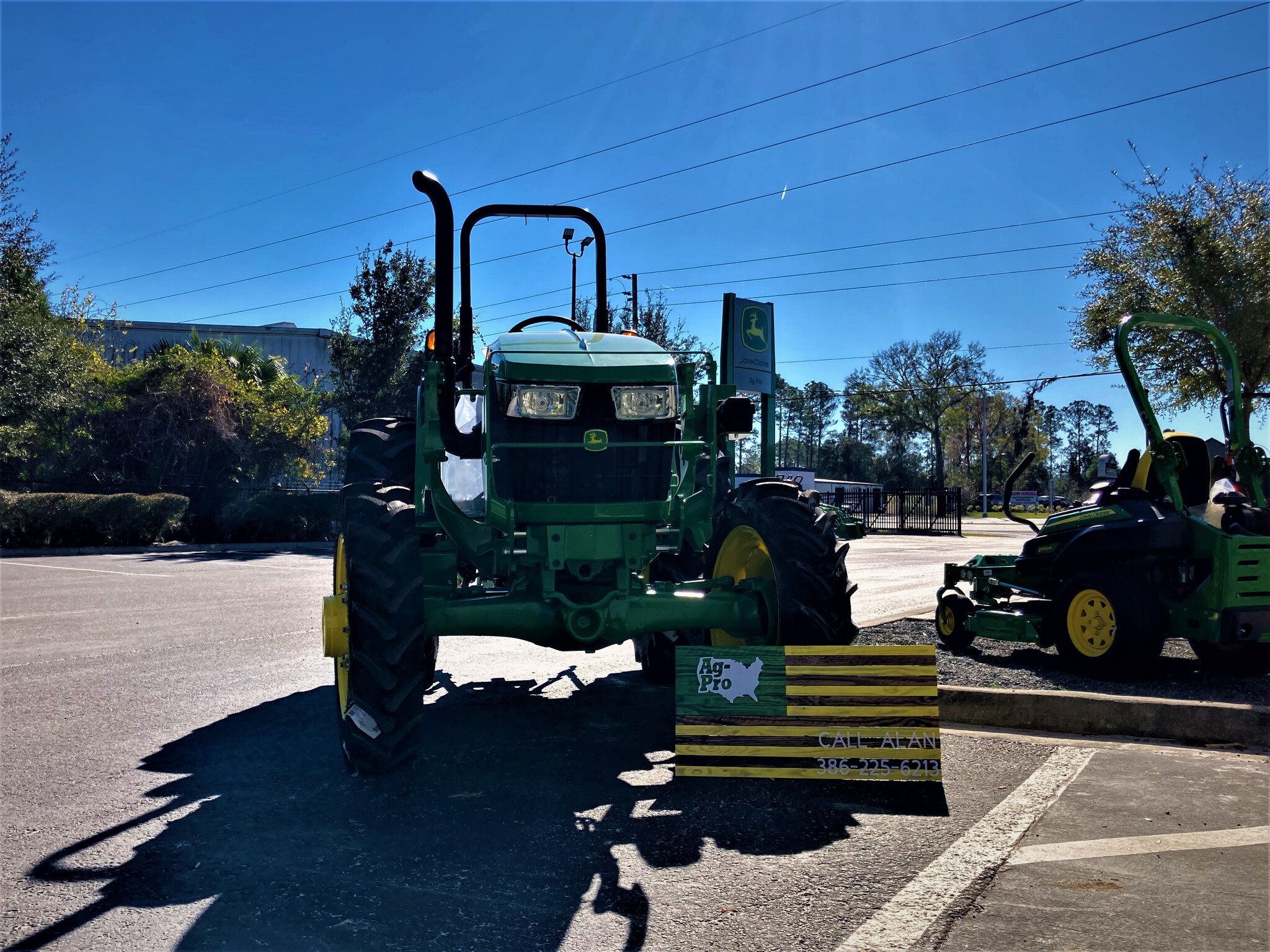 2023 John Deere 5075E Image 9