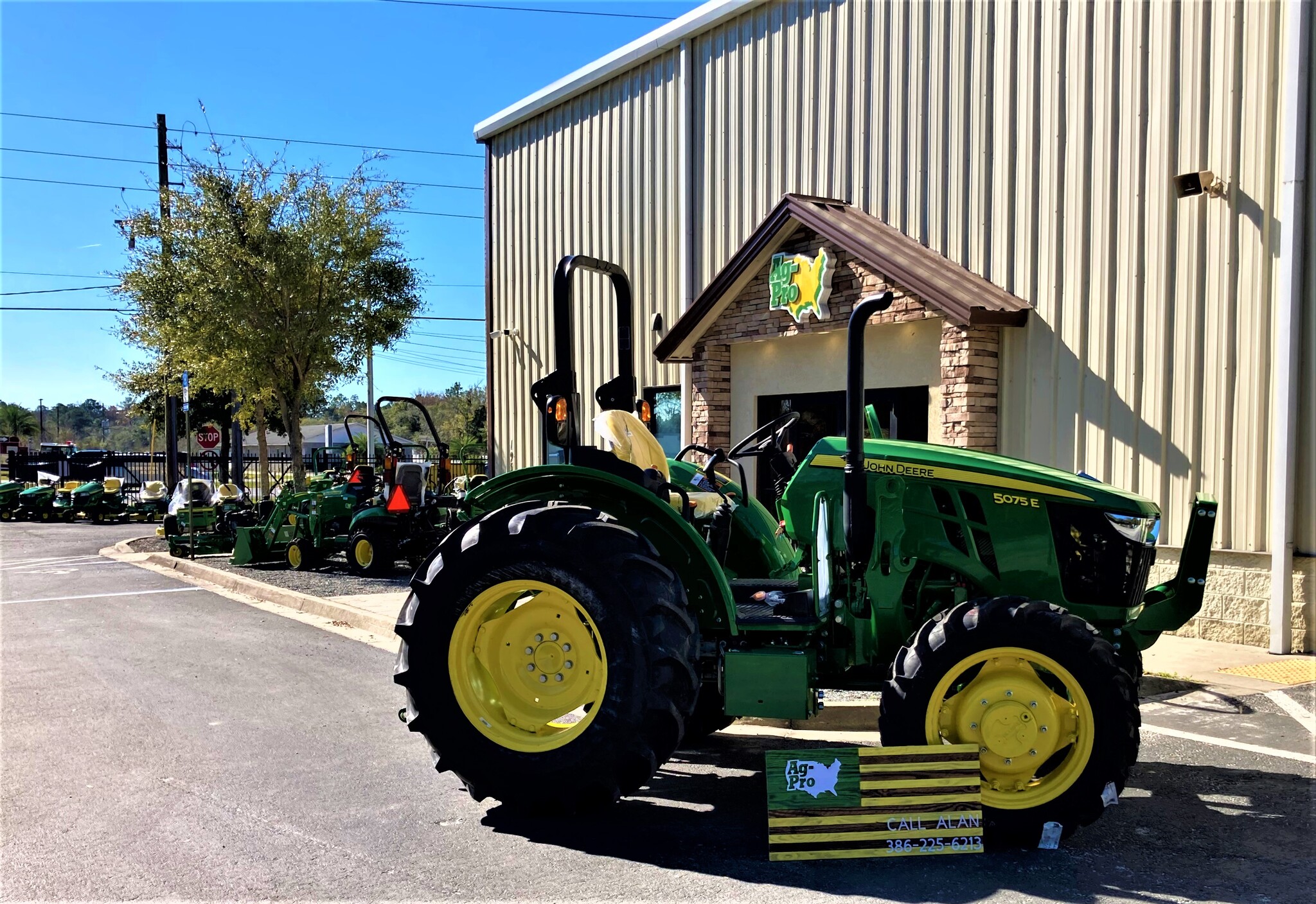 2023 John Deere 5075E Image 6