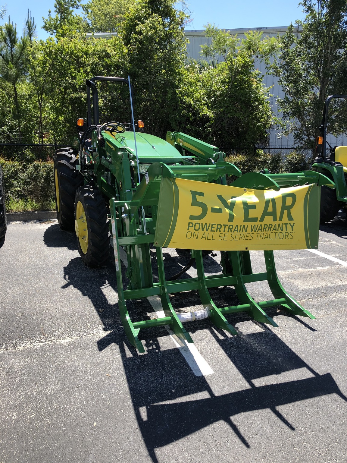 2023 John Deere 5075E Image 2