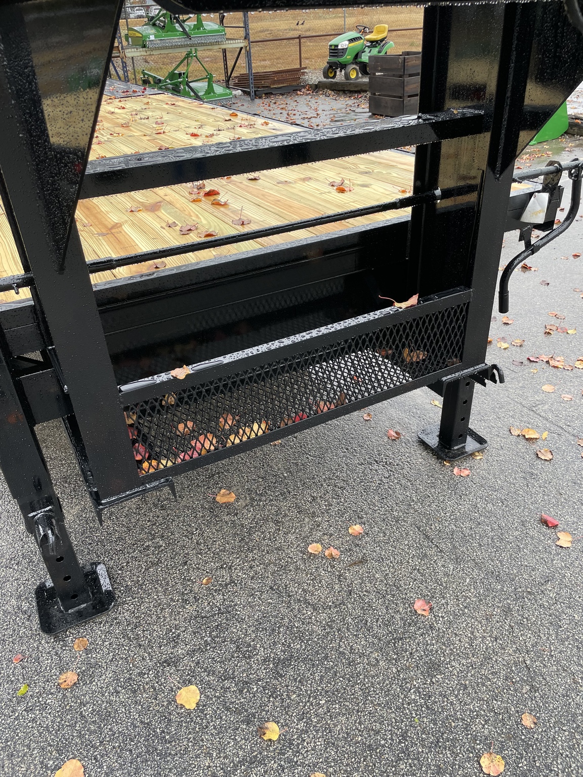 2023 Hooper 8x25 Gooseneck Image 3