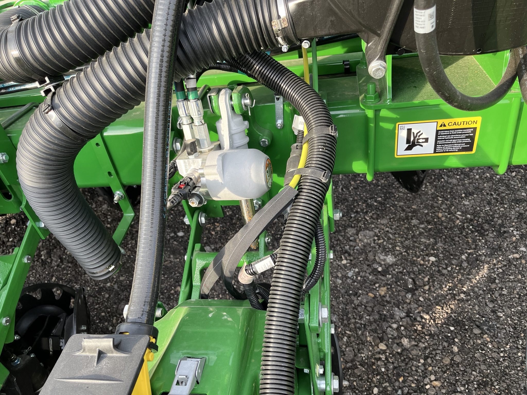 2023 John Deere 1775NT Image 9