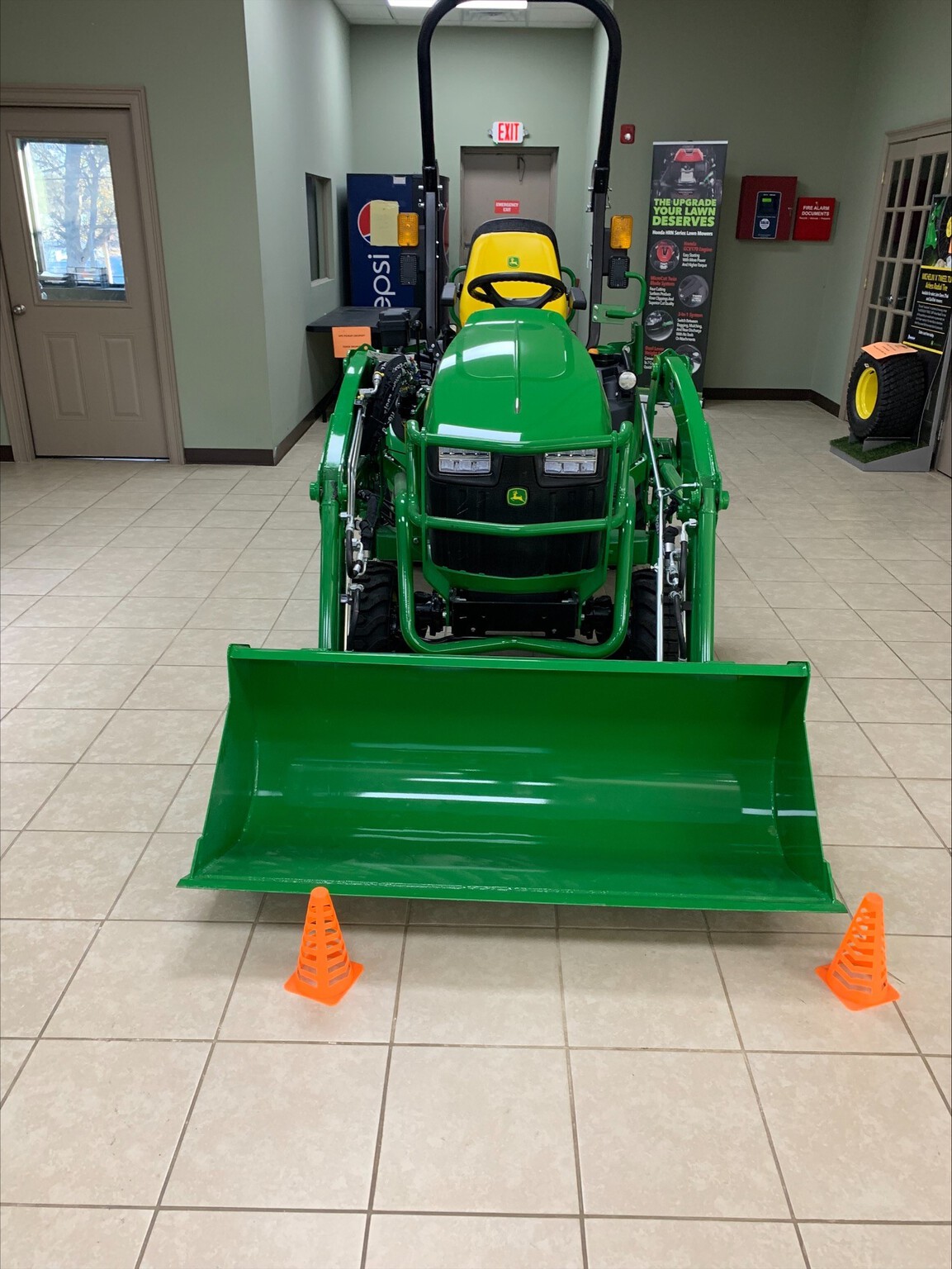 2022 John Deere 1025R Image 2