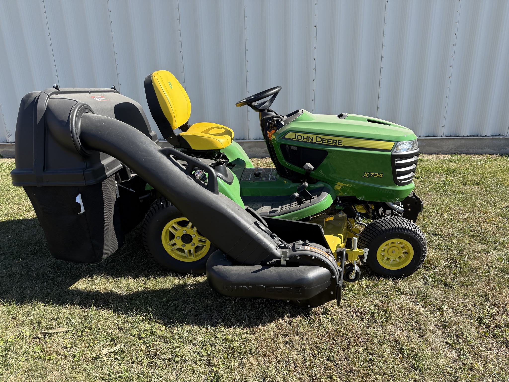 2022 John Deere X734 Image 2