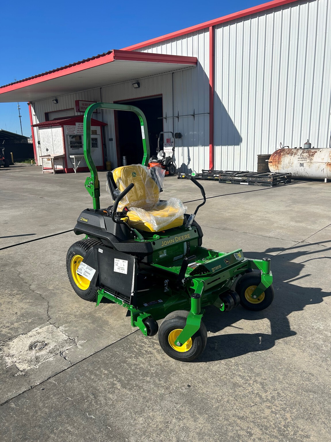 2024 John Deere Z720E Image 2