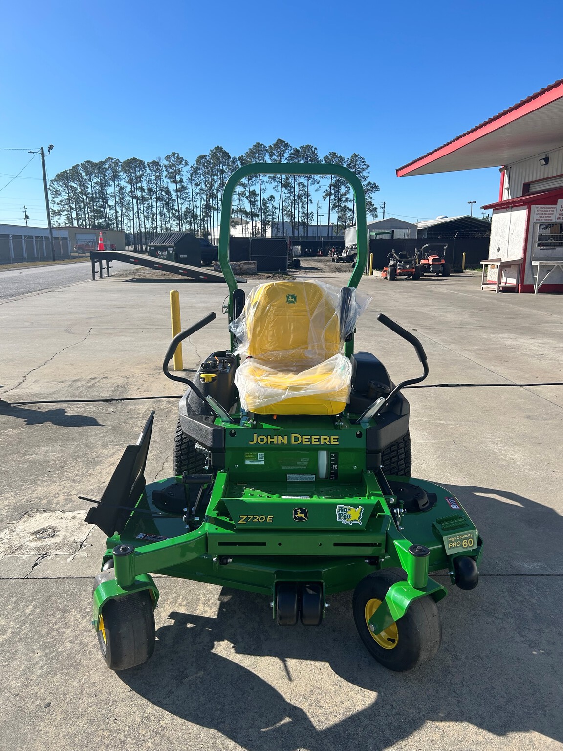 2024 John Deere Z720E Image 3