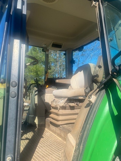 2015 John Deere 6115M Image 3