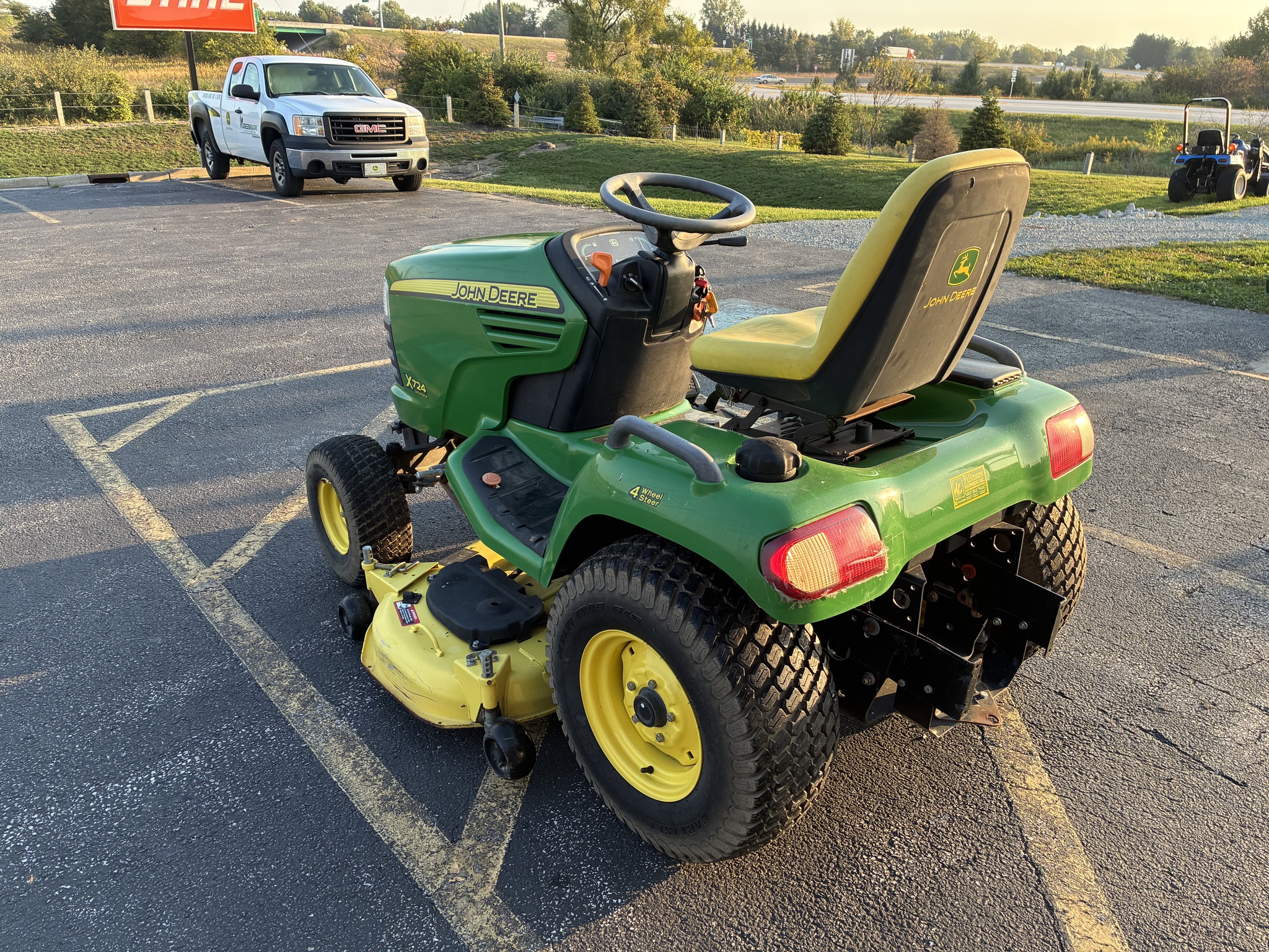 2006 John Deere X724 Image 5