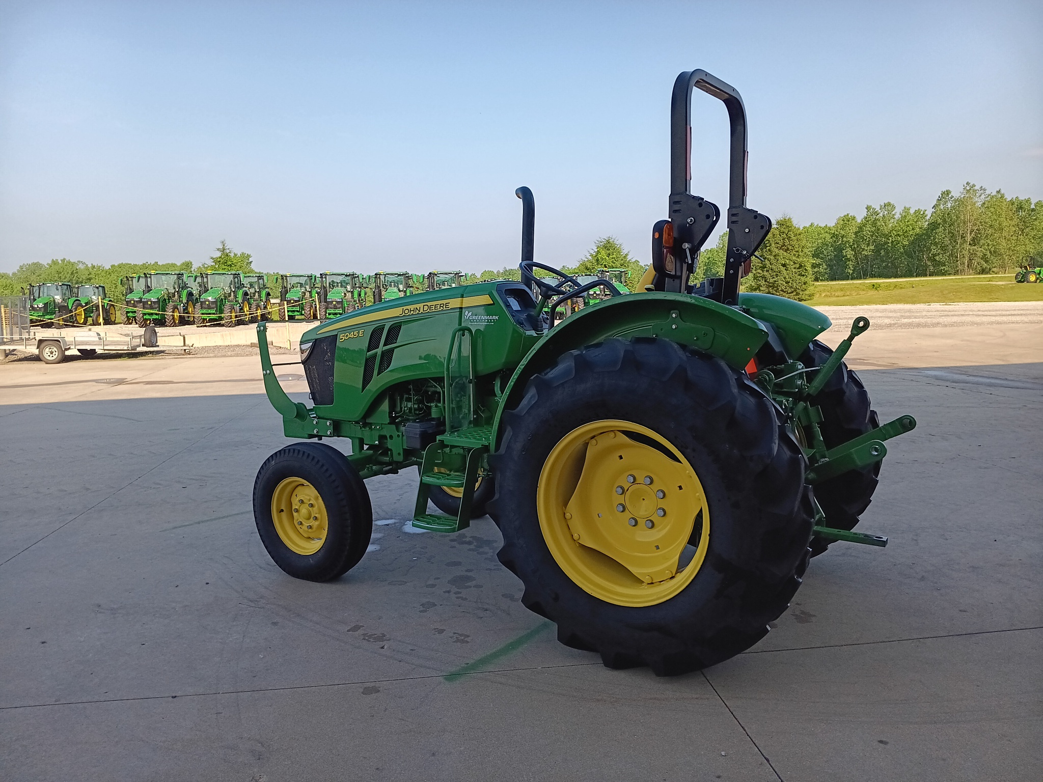 2022 John Deere 5045E Image 4