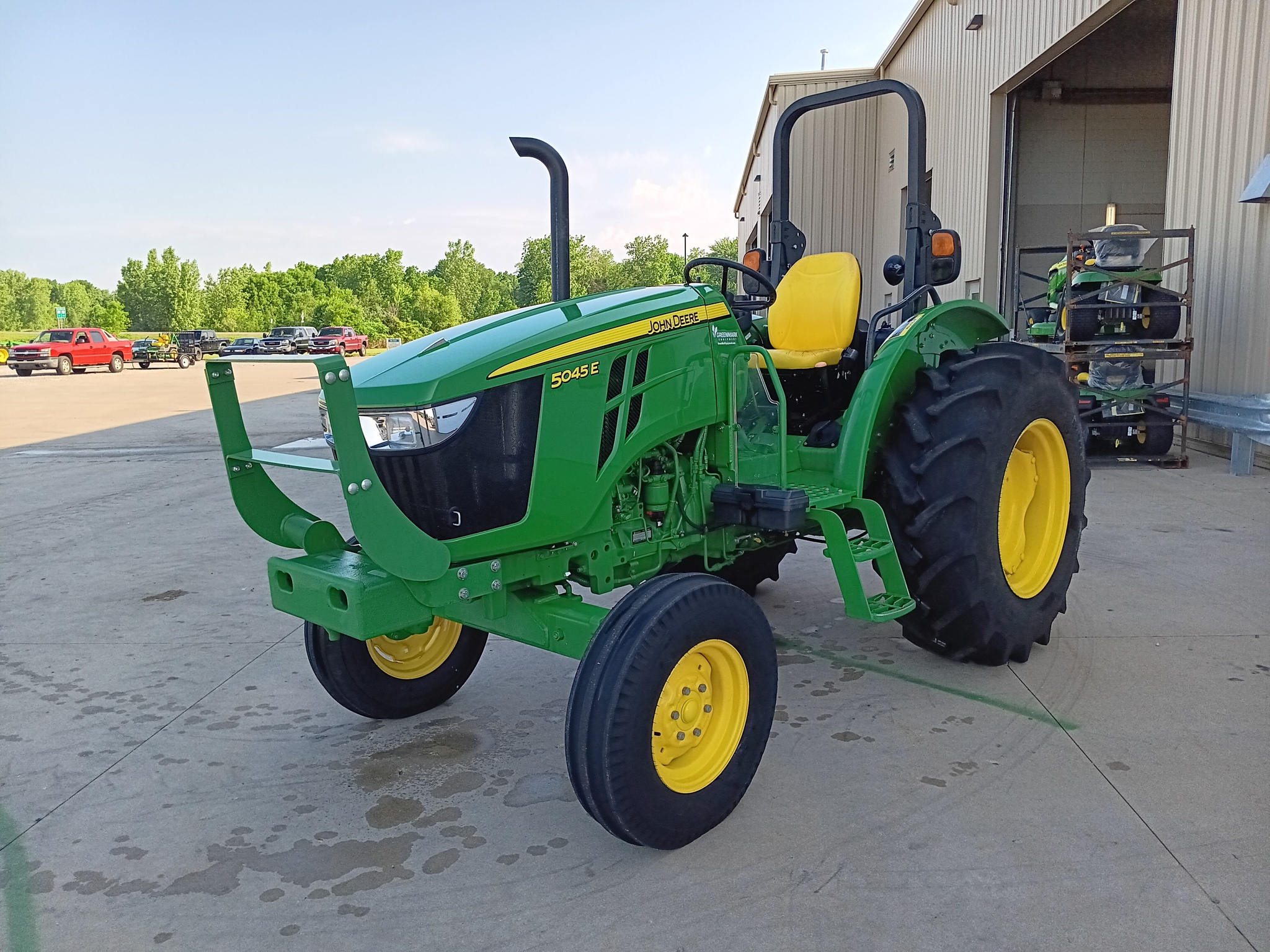 2022 John Deere 5045E Image 5
