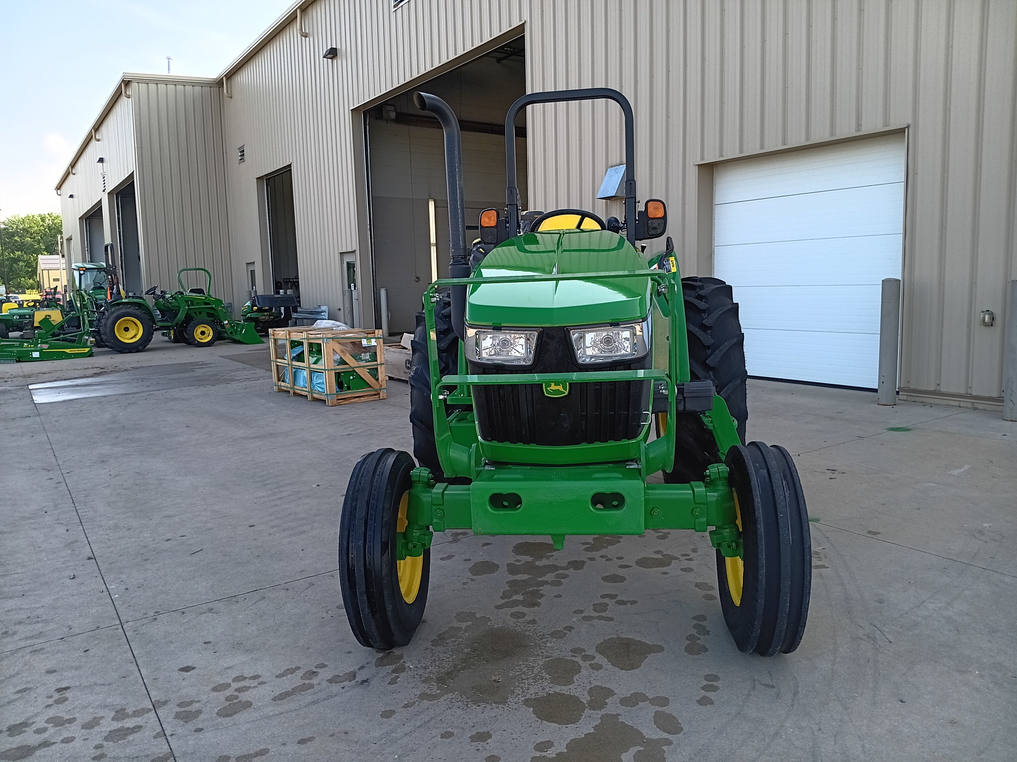 2022 John Deere 5045E Image 6