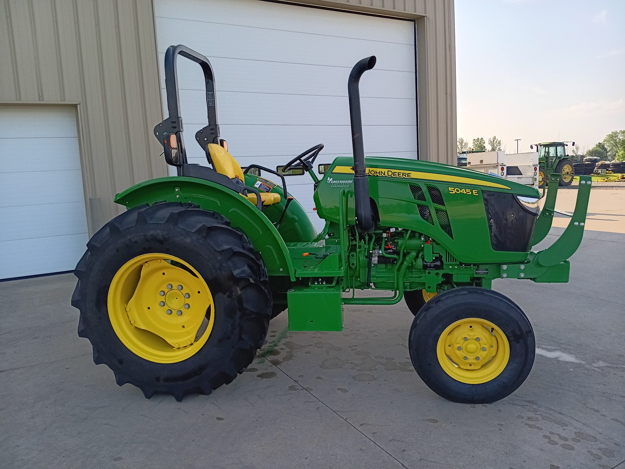 2022 John Deere 5045E Image 7
