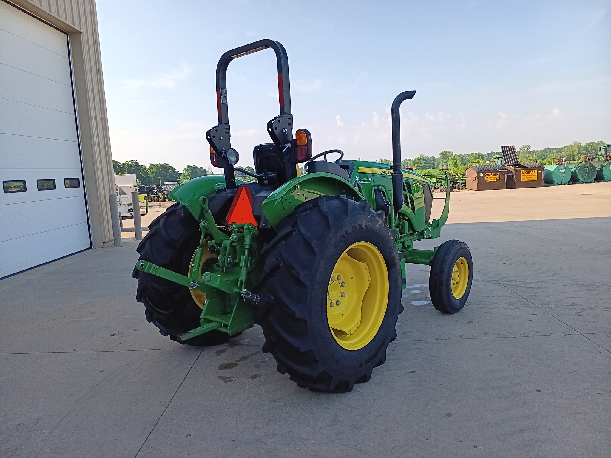 2022 John Deere 5045E Image 8