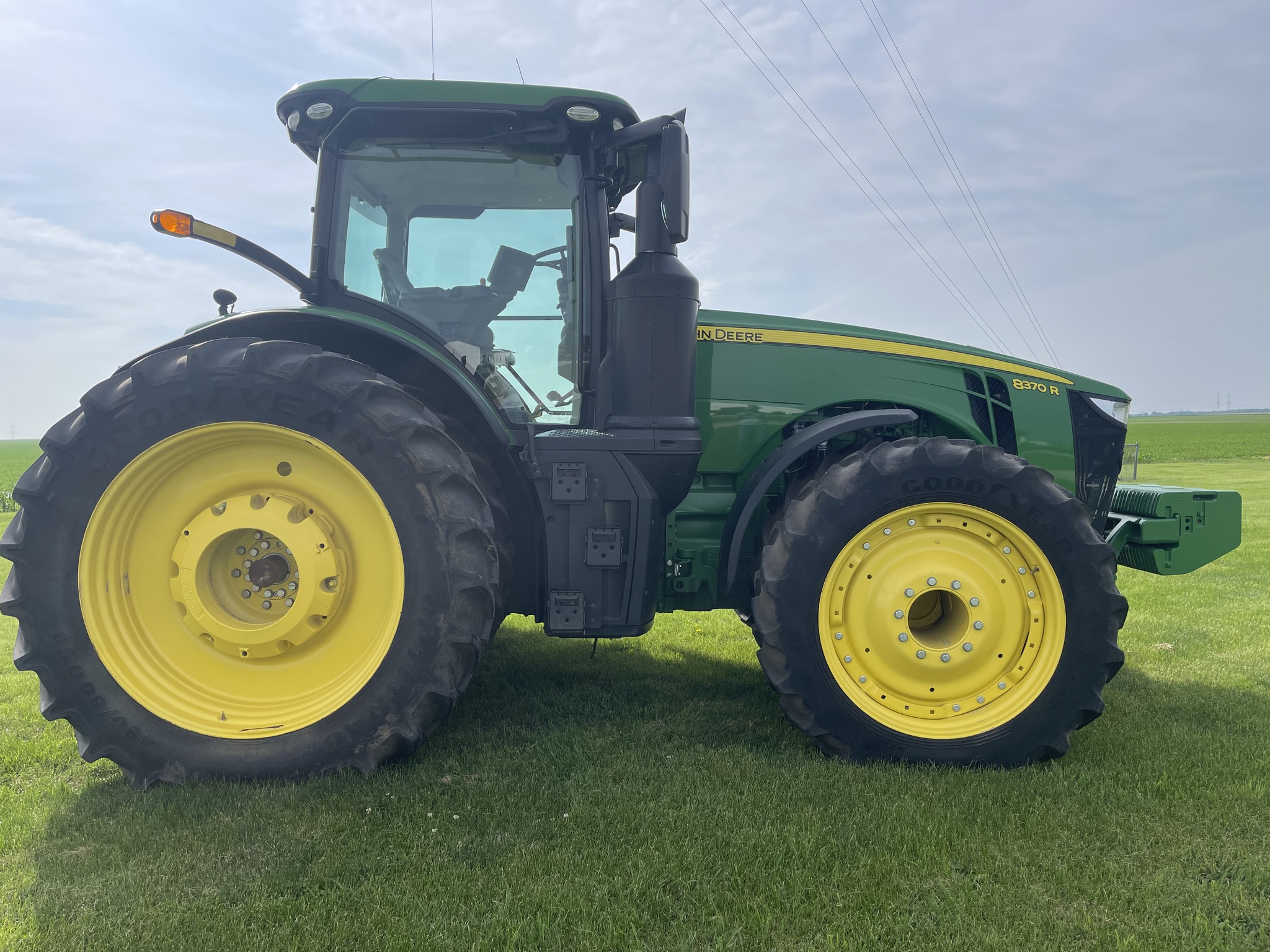  2020 John Deere 8370R at Heritage Tractor in Roanoke, IL