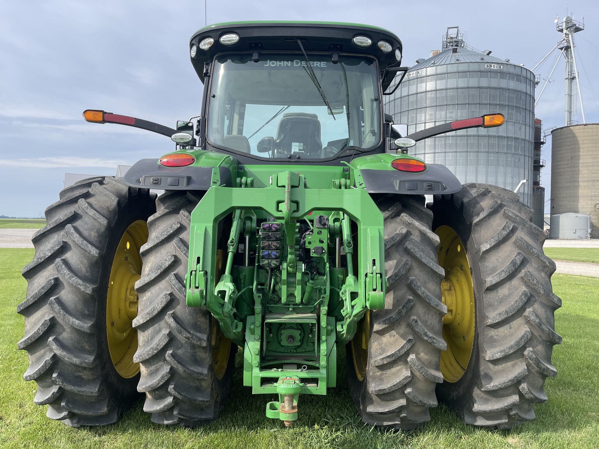  2020 John Deere 8370R at Heritage Tractor in Roanoke, IL