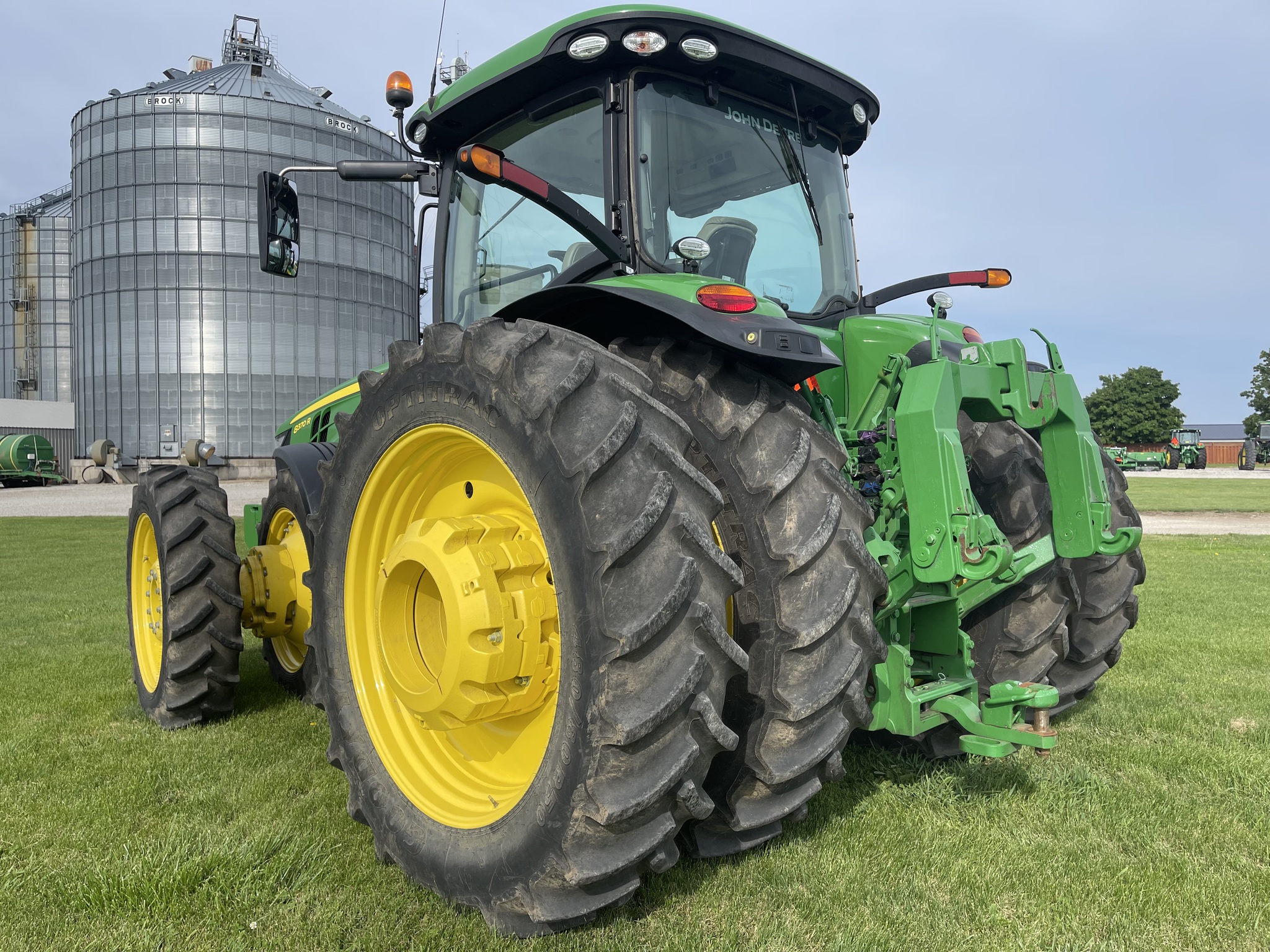  2020 John Deere 8370R at Heritage Tractor in Roanoke, IL
