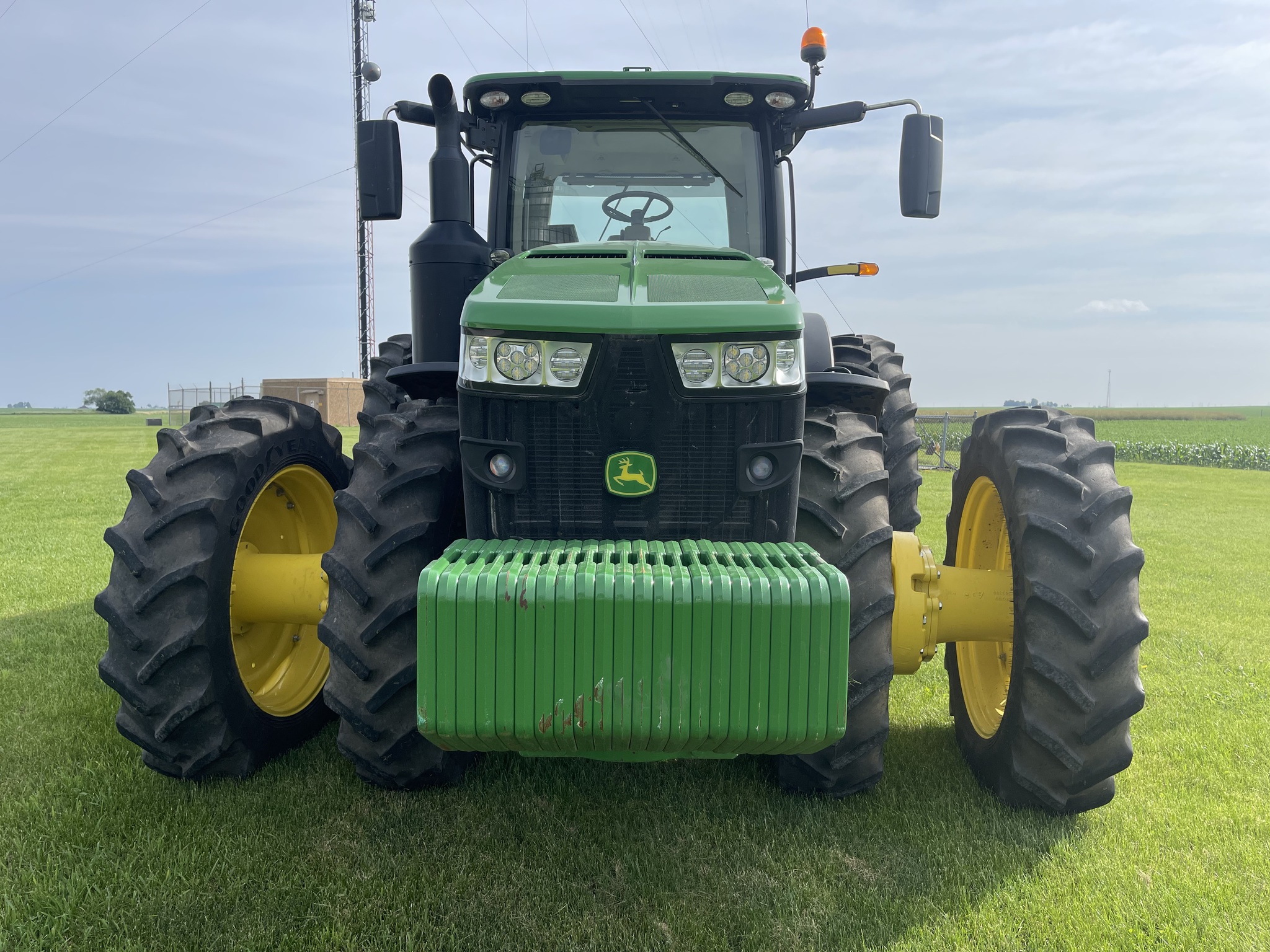  2020 John Deere 8370R at Heritage Tractor in Roanoke, IL