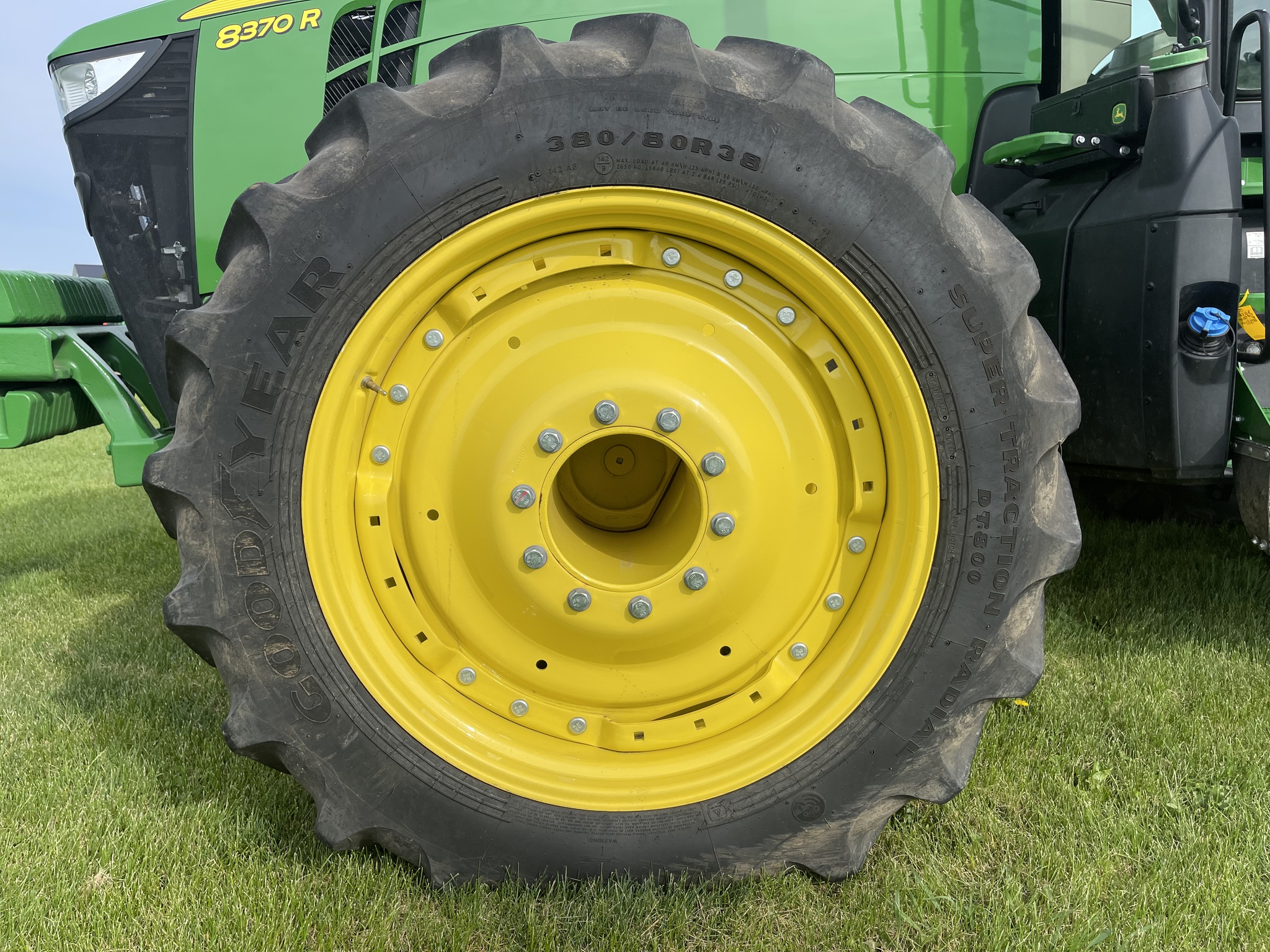  2020 John Deere 8370R at Heritage Tractor in Roanoke, IL