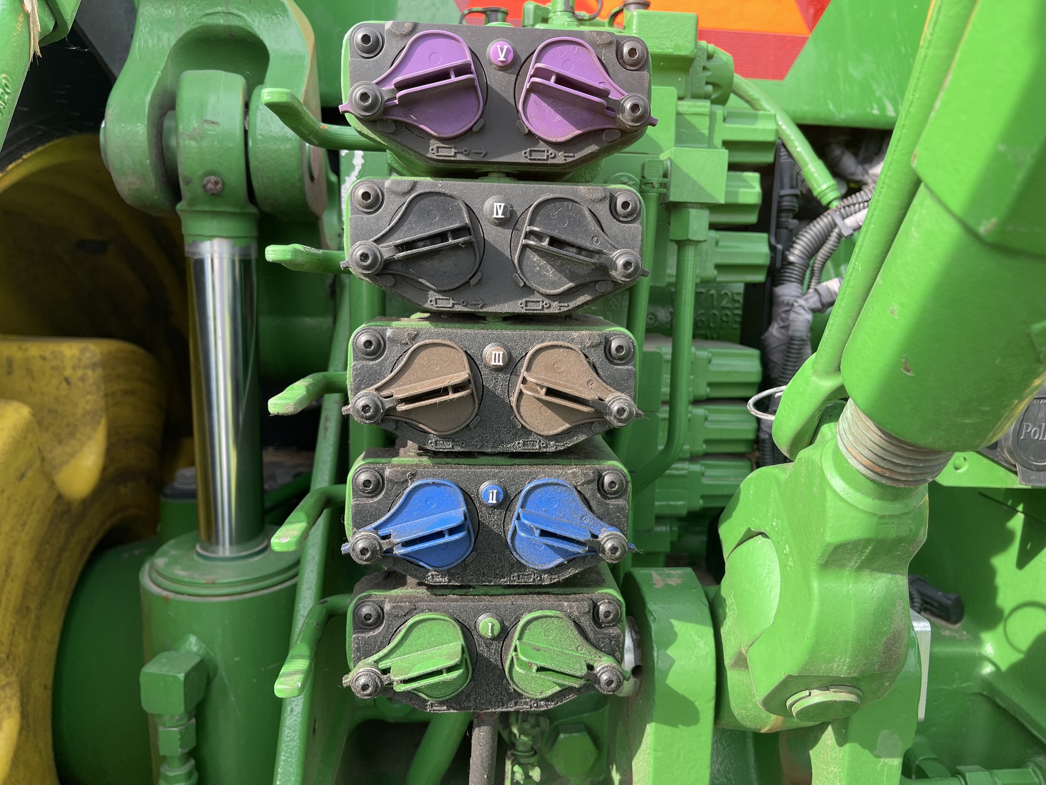  2020 John Deere 8370R at Heritage Tractor in Roanoke, IL