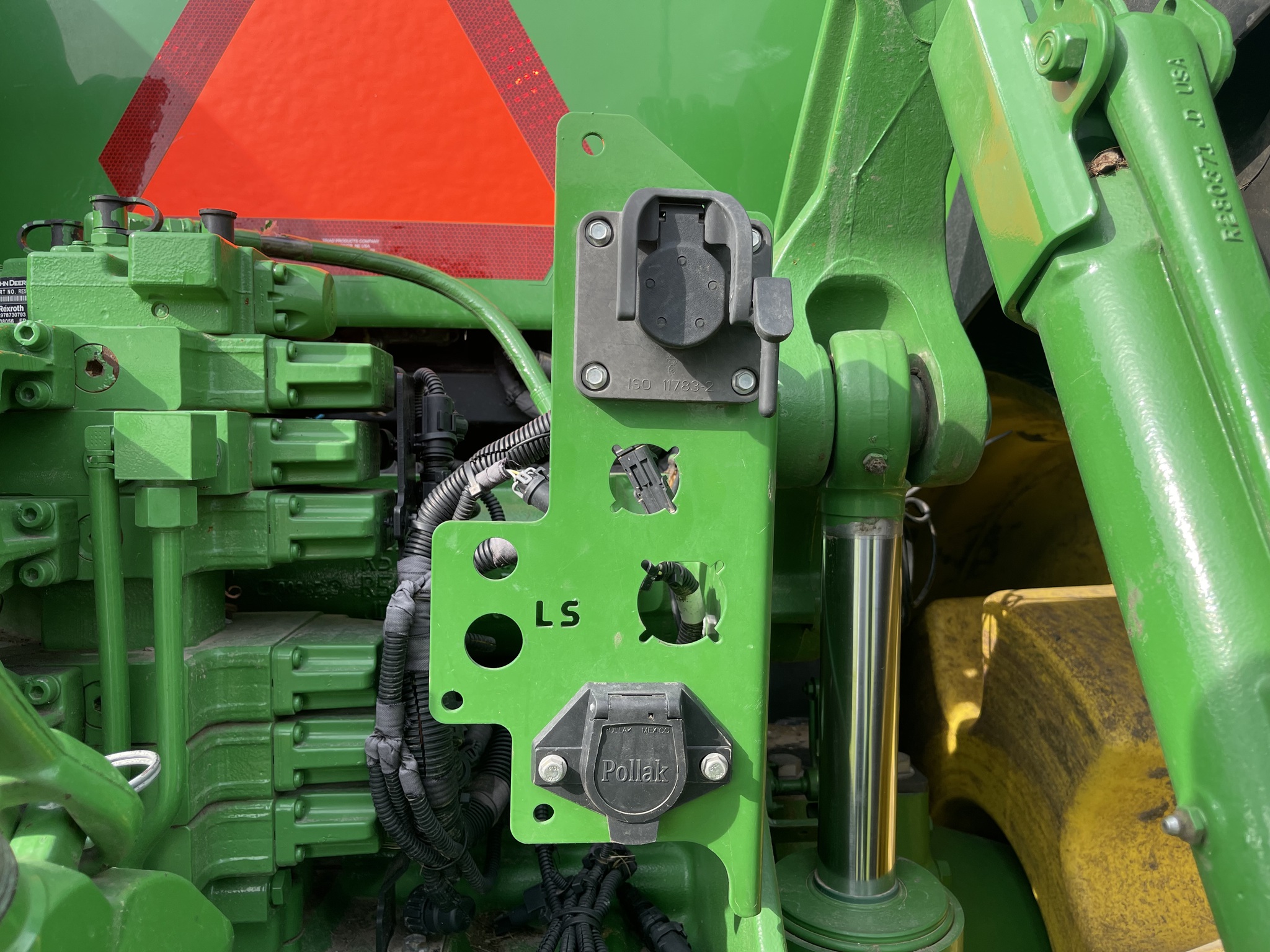  2020 John Deere 8370R at Heritage Tractor in Roanoke, IL