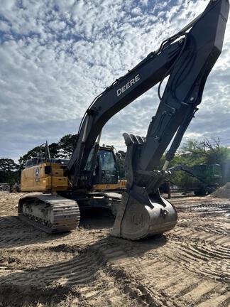 Photo of a 2021 John Deere 300 P